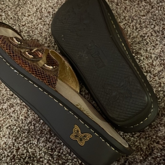 Like new - Picture 2 of 2